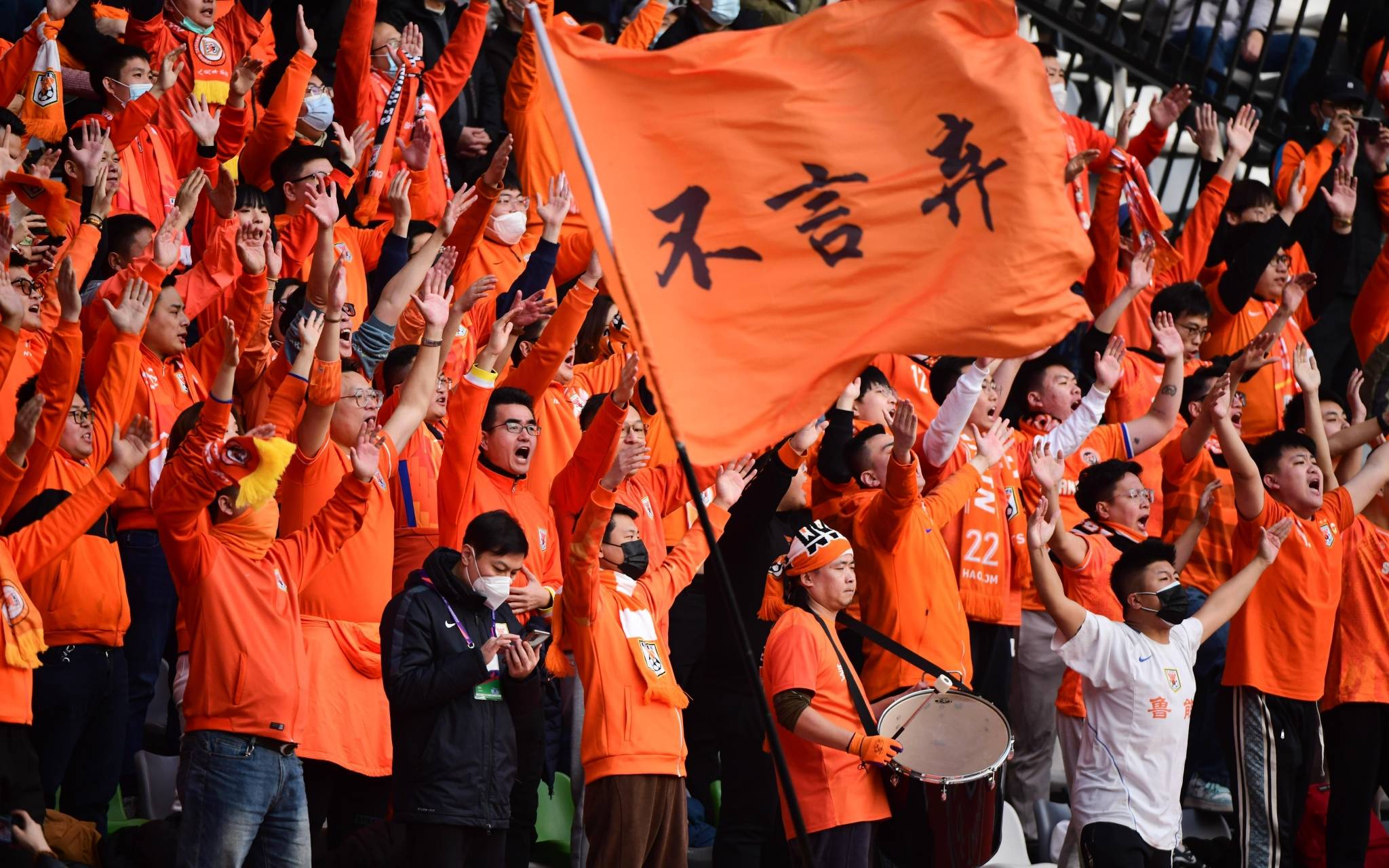 包含热血比拼：泰达迎战鲁能谁能捧起胜利的奖杯？的词条