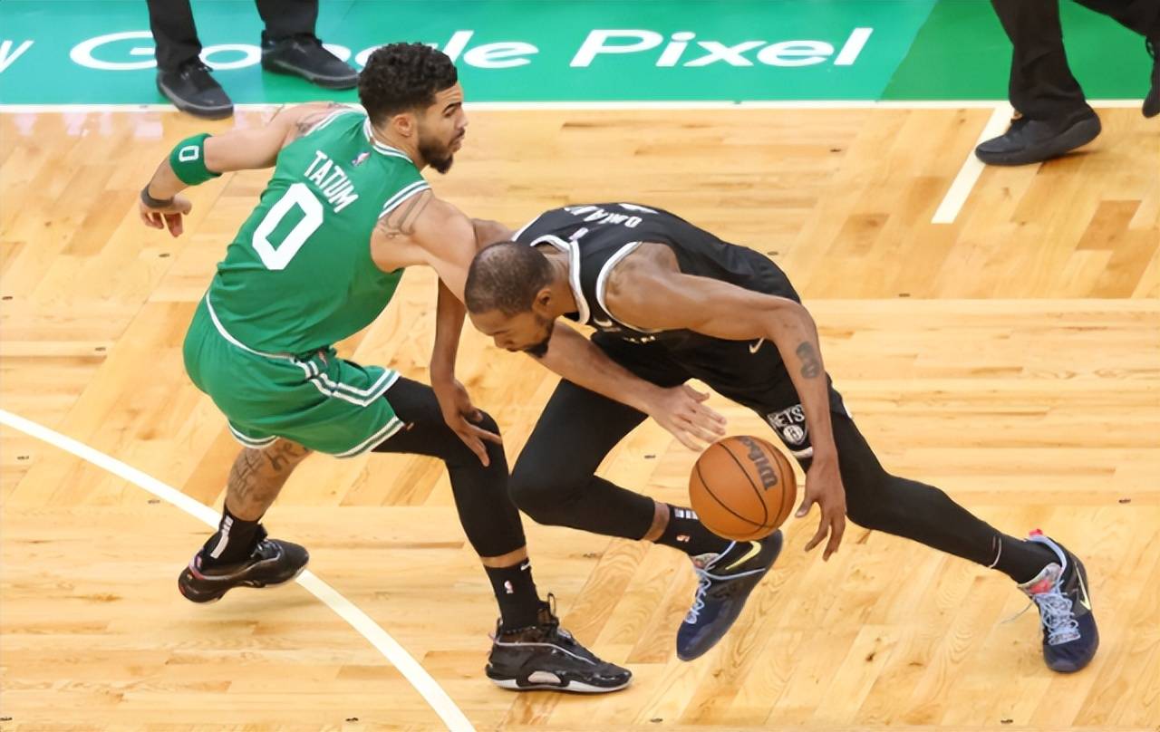 关于塔图姆官方公布新规，杜兰特引发争议，篮网球迷热议！的信息