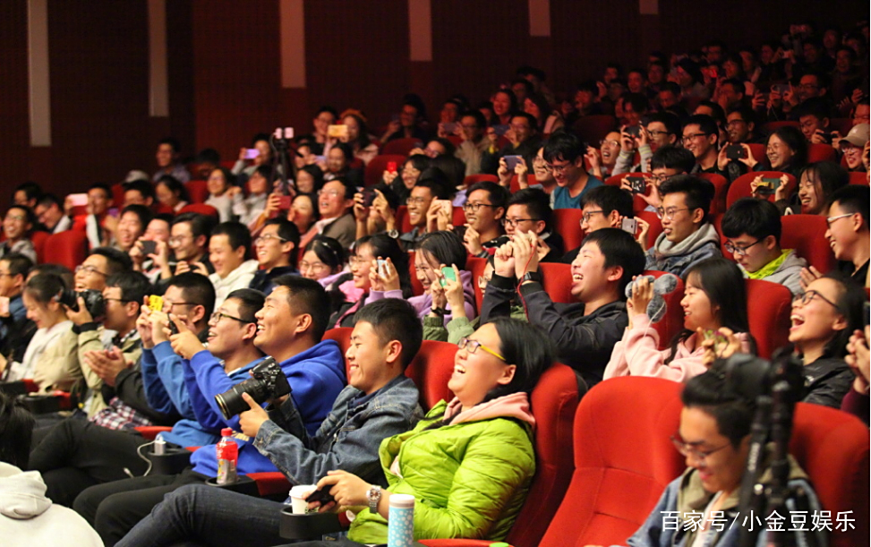  拜仁教练压力巨大！，科维托娃遭遇二十持续失利观众掌声雷动